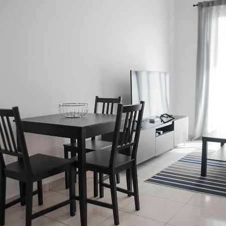 Renovated One Bedroom Apartment In Paphos With Pool ภายนอก รูปภาพ