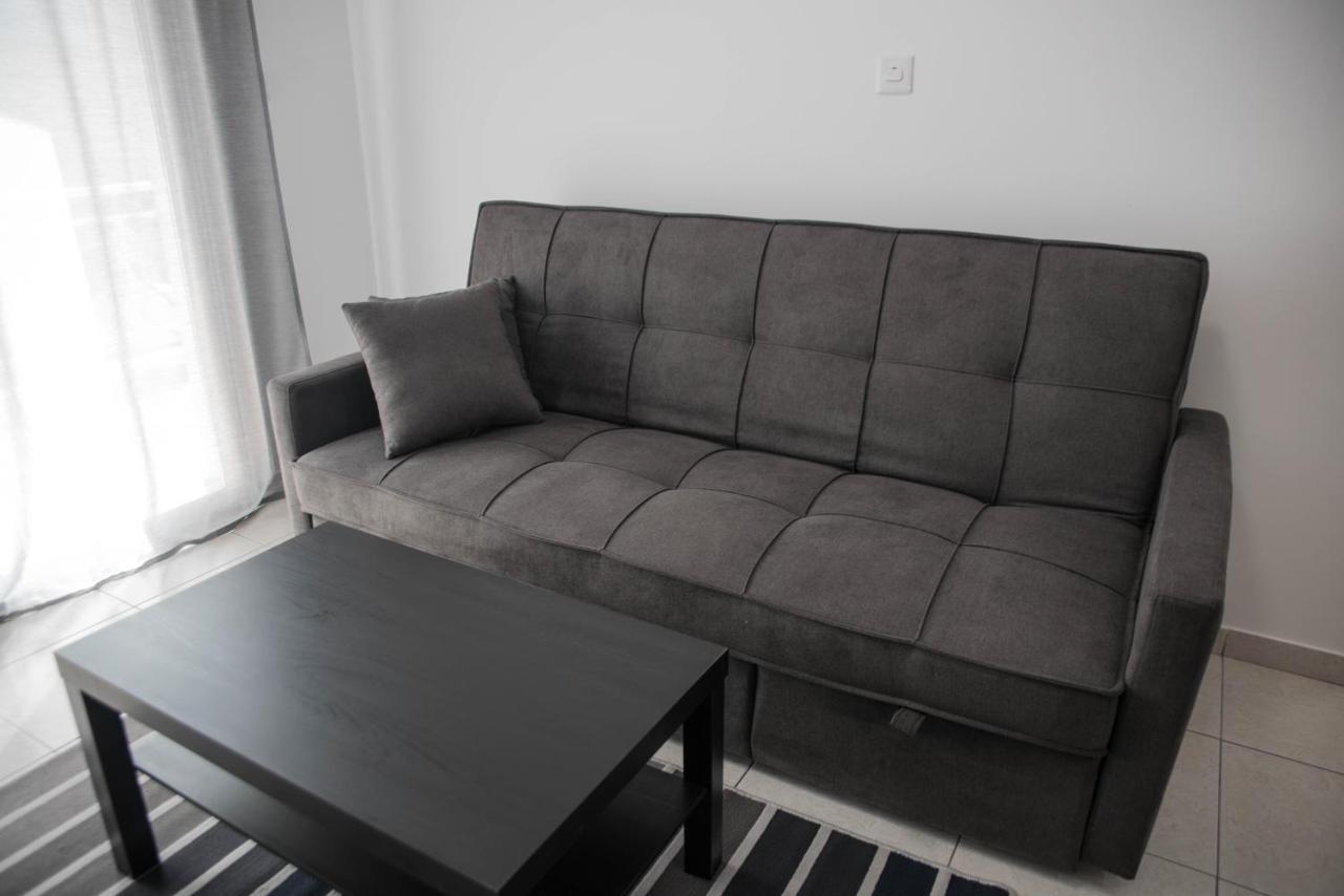 Renovated One Bedroom Apartment In Paphos With Pool ภายนอก รูปภาพ