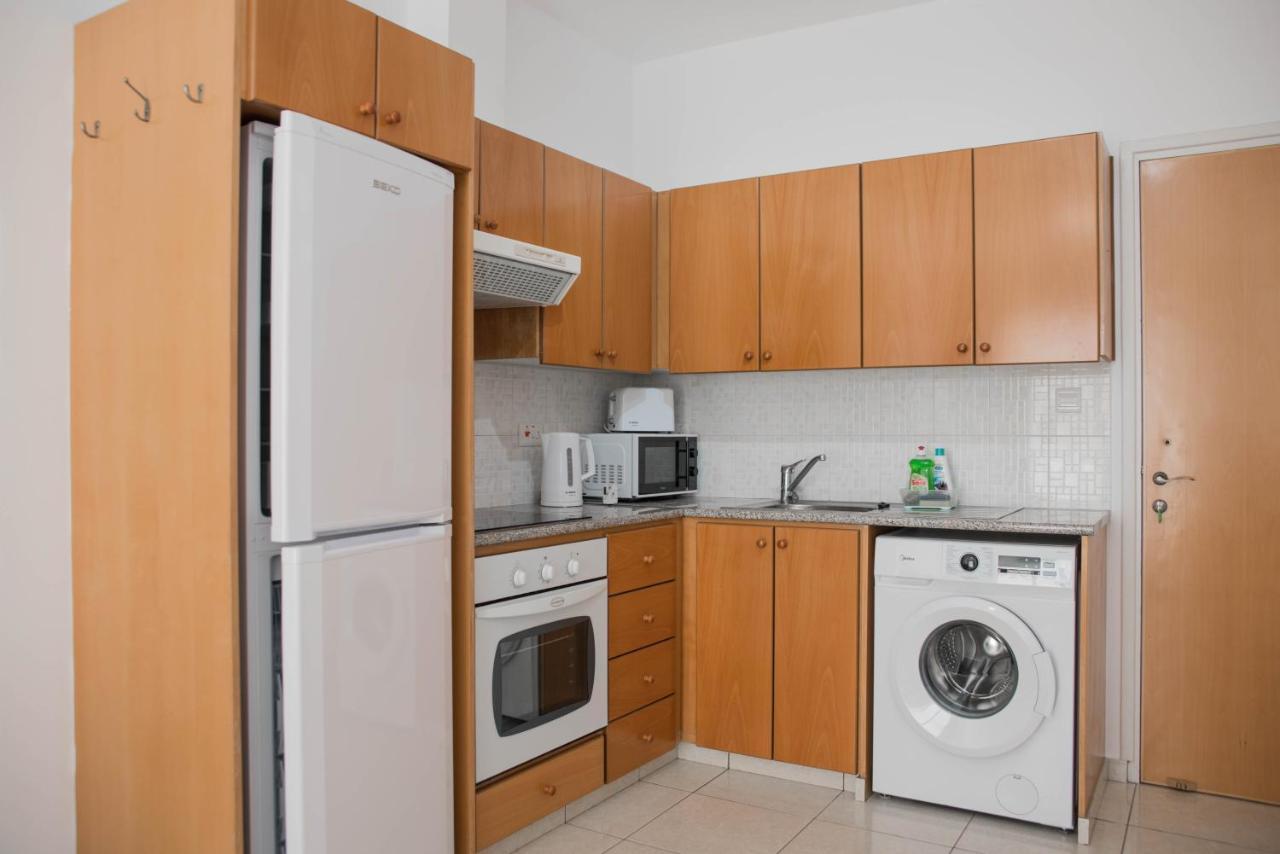 Renovated One Bedroom Apartment In Paphos With Pool ภายนอก รูปภาพ